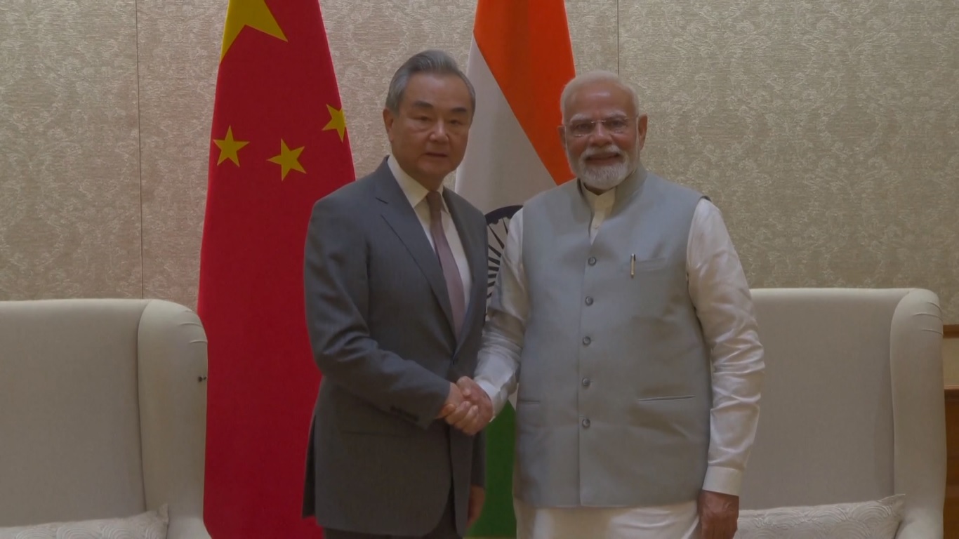 Perdana Menteri India Bertemu dengan Menteri Luar Negeri Tiongkok untuk Bahas Hubungan Bilateral