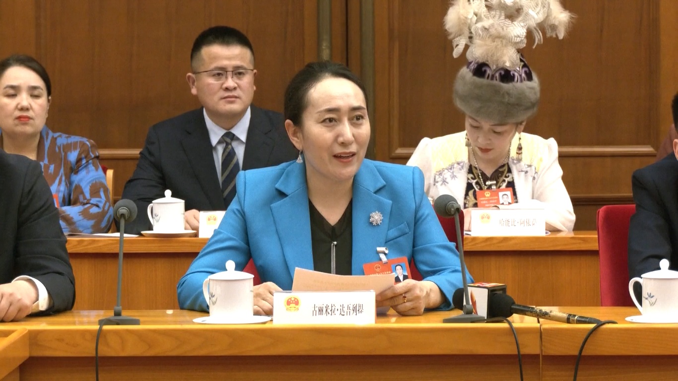 Mereka menyatakan dukungan yang kuat terhadap target dan langkah-langkah pembangunan yang diuraikan dalam laporan PM Tiongkok