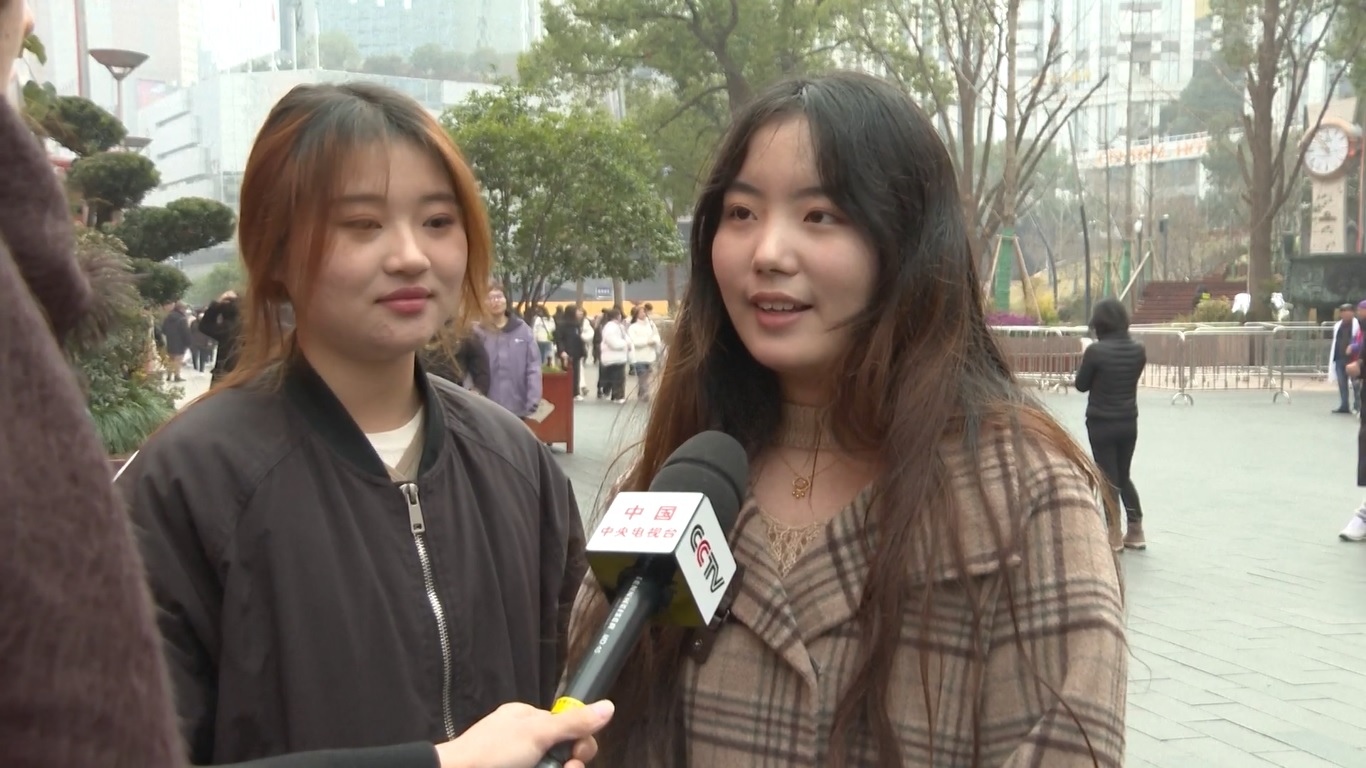 Sebanyak 35 area komersial utama yang berada di bawah pengawasan Komisi Perdagangan Kota Shanghai mencatat jumlah pengunjung lebih dari 15 juta orang