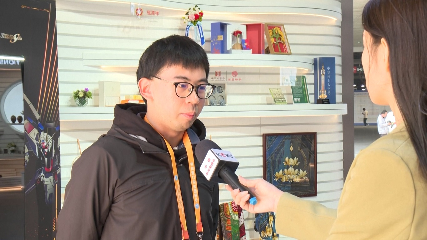 Terletak di sudut barat laut alun-alun pusat tempat utama