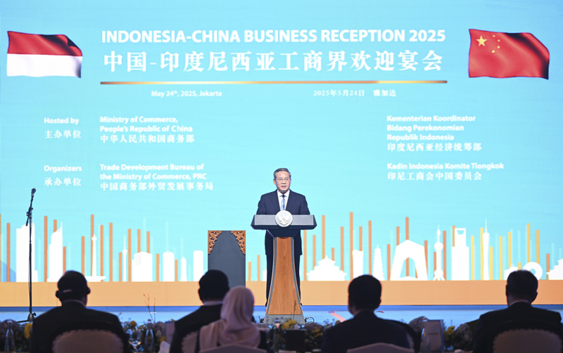 Hubungan Indonesia dan Tiongkok merupakan salah satu hubungan bilateral yang paling strategis dan menjanjikan di abad ke-21