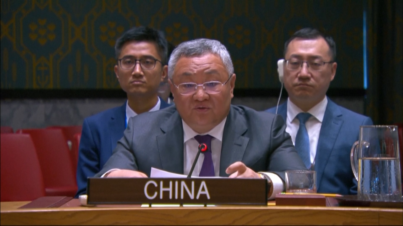 Pertemuan tersebut juga menolak rencana distribusi bantuan yang dipimpin militer di Gaza yang diusulkan oleh Israel