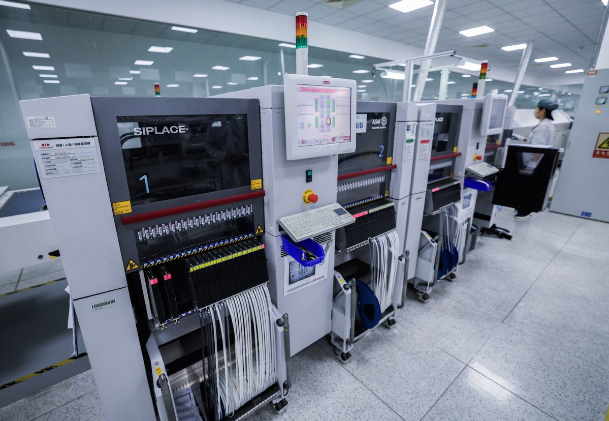 Saat ini sektor peralatan manufaktur pintar Tiongkok terus berkembang dengan berbagai pabrik demonstrasi nasional bengkel digital provinsi dan pabrik pintar yang didirikan