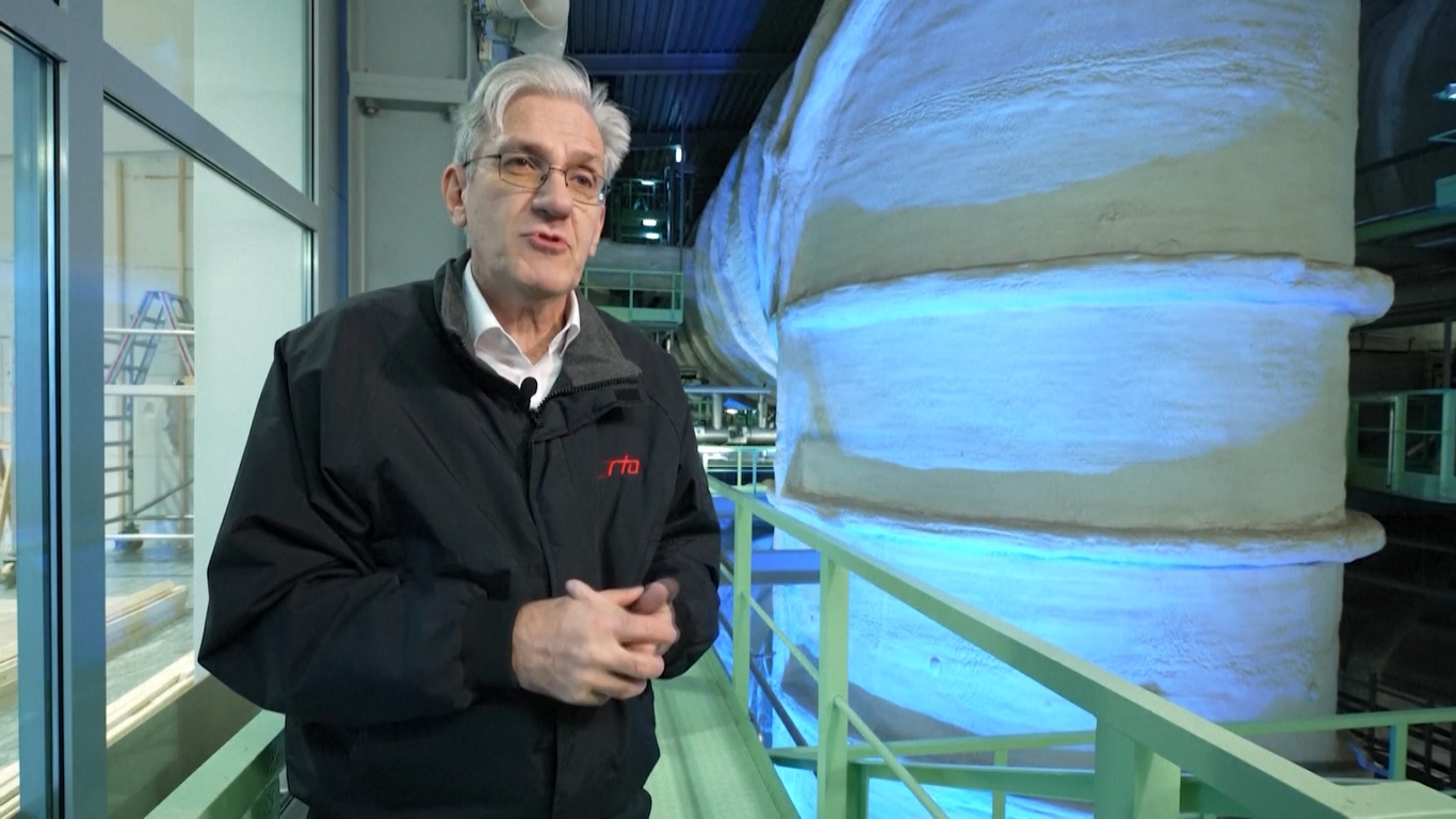 Kereta barang bertegangan ganda