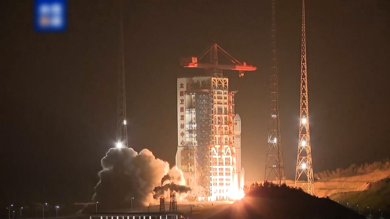 Tiongkok Luncurkan Kelompok Satelit Orbit Bumi Rendah ke Orbit