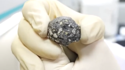 Ilmuwan Tiongkok Menemukan Mineral Baru dari Meteorit Bulan