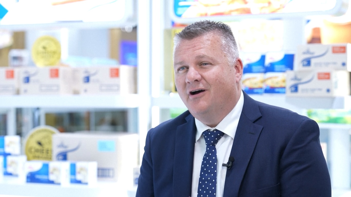 Menurut Miles Hurrell