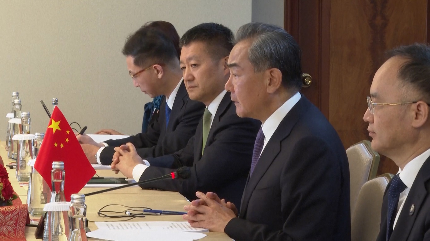 Kedua negara juga berkomitmen untuk mempromosikan demokrasi yang lebih besar dalam hubungan internasional