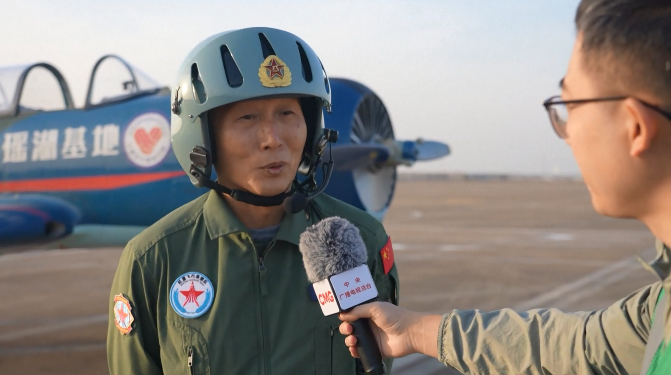 Tim Aerobatik Tiongkok Berlatih untuk AERO Asia di Zhuhai