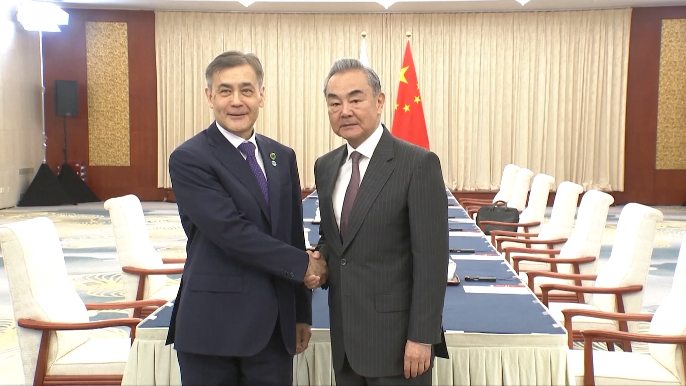 Menlu Tiongkok Bertemu dengan Sekjen SCO di Tianjin