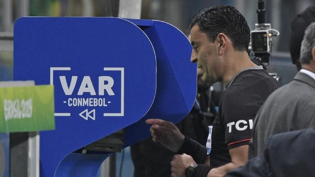 PSSI telah mengirim surat ke FIFA terkait rencana kompetisi Liga 1 2023/2024 menggunakan teknologi Video Assistant Referee atau VAR