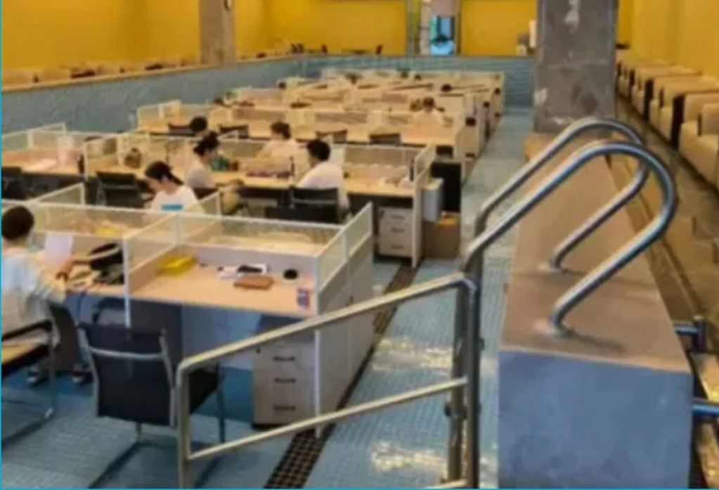 Perusahaan Desain Tiongkok Mengubah Kolam Renang Menjadi Kantor