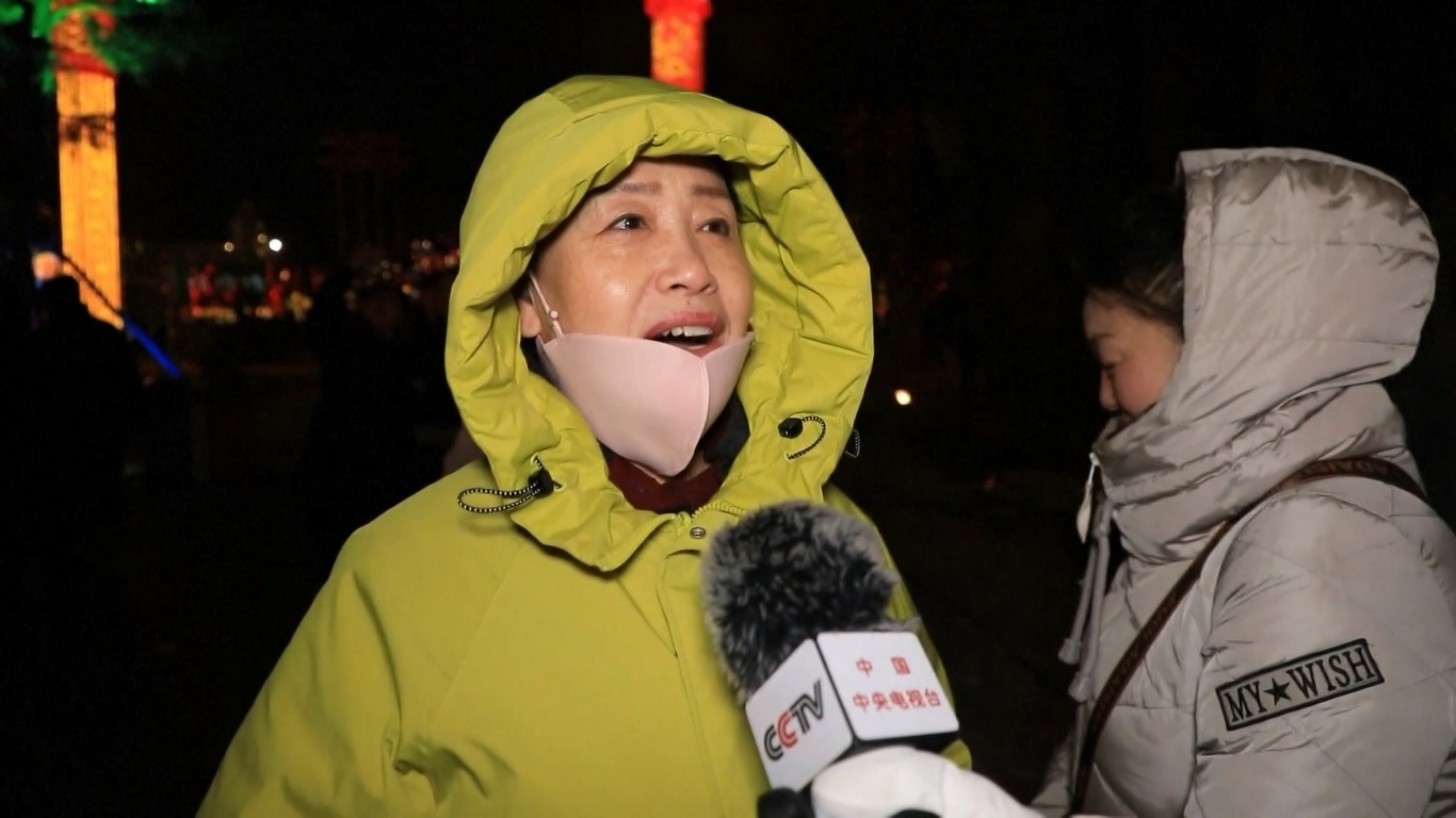 Orang-orang dari seluruh wilayah menyaksikannya secara daring