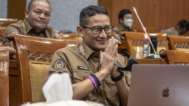 Menteri Pariwisata dan Ekonomi Kreatif (Menparekraf) RI Sandiaga Salahuddin Uno menegaskan pentingnya peran UMKM dalam menghadapi ketidakpastian kondisi ekonomi resesi atau gelap pada 2023