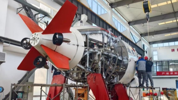 Kapal selam laut dalam berawak milik Tiongkok Jiaolong telah mencetak rekor baru untuk frekuensi penyelaman dalam misi pengujian perangkat keras pertamanya setelah peningkatan teknis besar-besaran