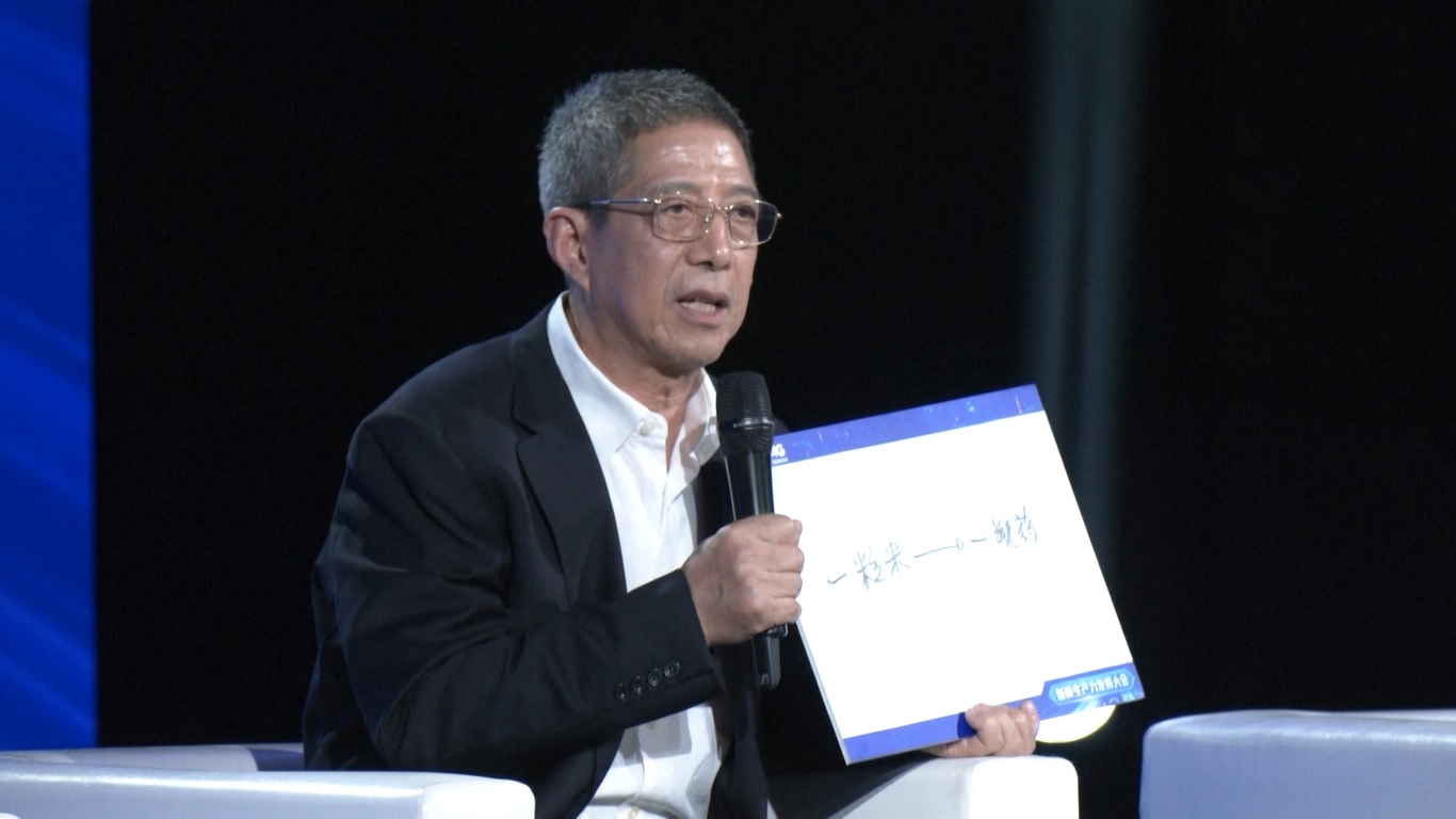 Konferensi tersebut dihadiri oleh para ahli dari berbagai bidang politik