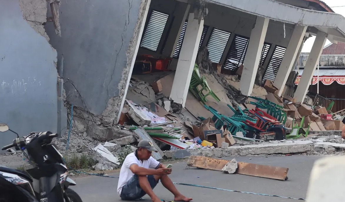 1.598 Gempa Susulan Terjadi Usai Gempa M7,7 Guncang NTT