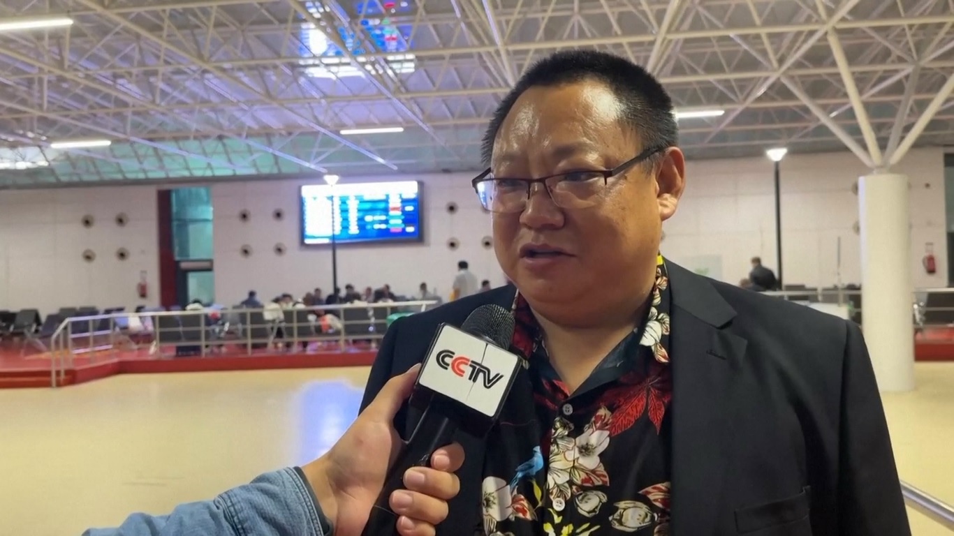 Para pengungsi akan tiba di Bandara Internasional Ibukota Beijing dalam waktu sekitar 10 jam penerbangan