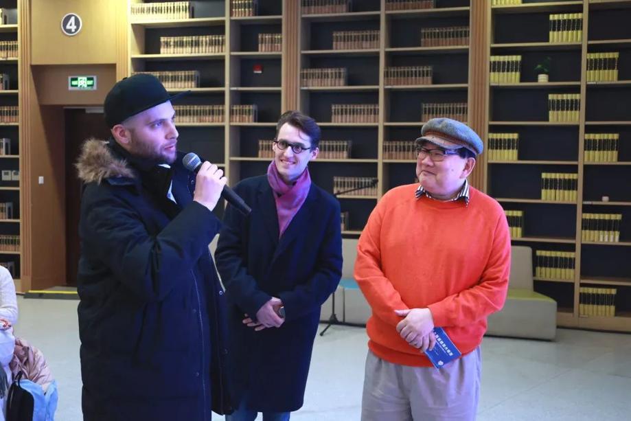 Universitas Shanghai telah meluncurkan versi baru dari model bahasa besarnya yang disebut Xiao Hu