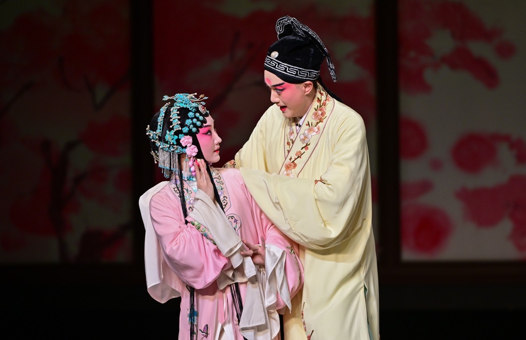 The Peony Pavilion adalah salah satu mahakarya Kunqu yang paling terkenal