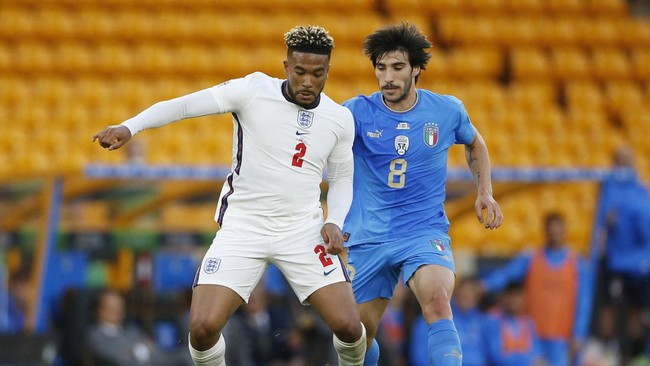 CNN Indonesia -- Italia vs Inggris akan kembali terjadi di Kualifikasi Euro 2024 Berikut prediksi hasil laga Italia vs Inggris di Kualifikasi Piala Eropa 2024