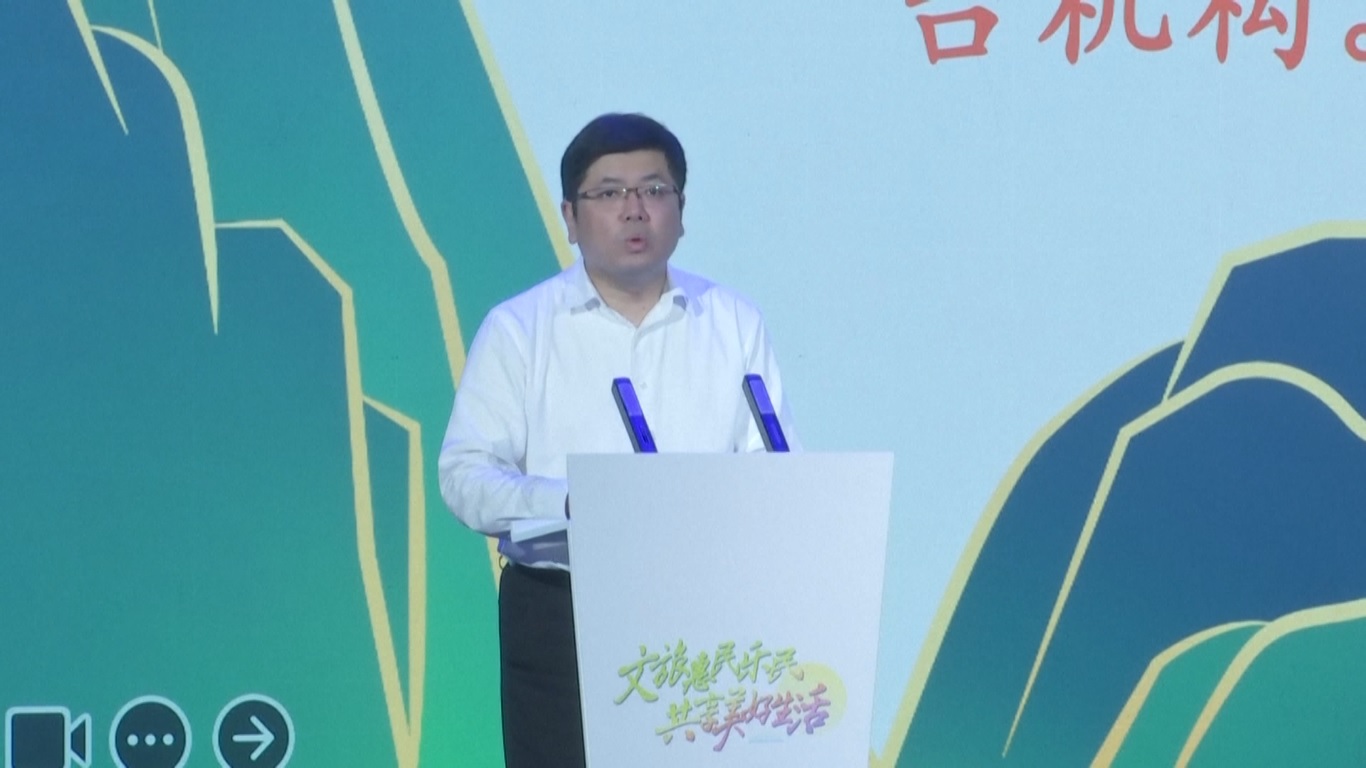 Otoritas lokal di seluruh negeri meluncurkan serangkaian kegiatan budaya dan wisata yang khas untuk memacu konsumsi