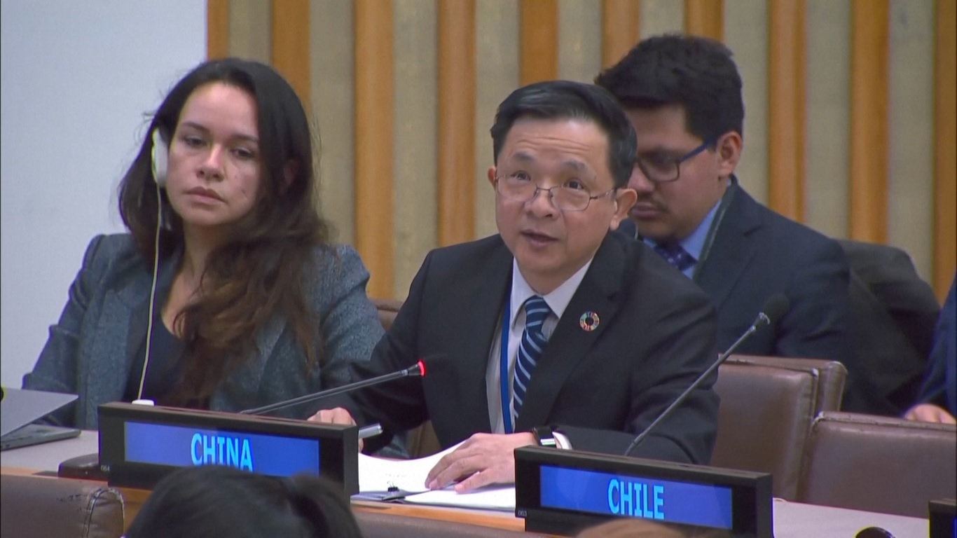 Ia menuduh mereka mengarang dan menyebarkan kebohongan