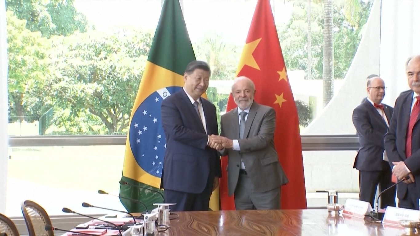 Xi melakukan kunjungan kenegaraan ke negara tersebut setelah menghadiri KTT G20 ke-19 di Rio de Janeiro