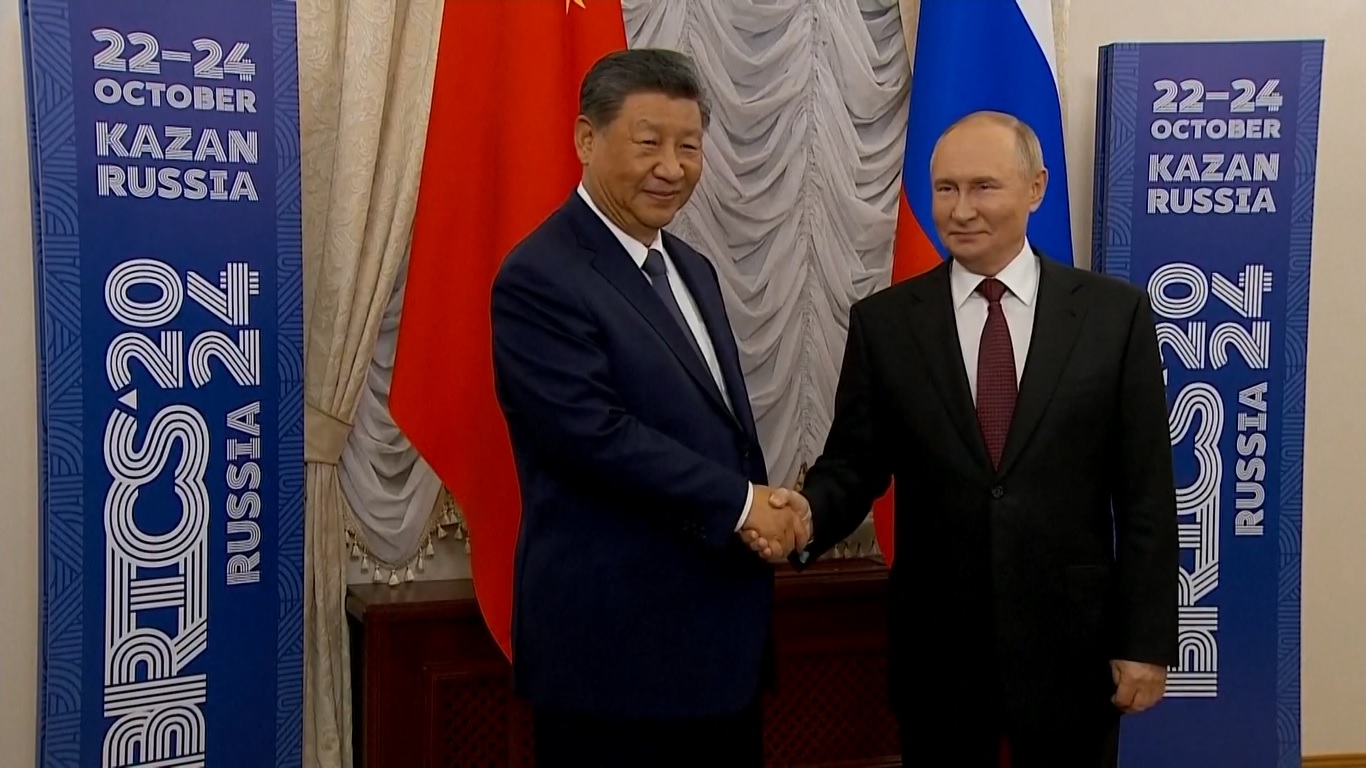 Xi tiba di Kazan pada hari sebelumnya untuk menghadiri KTT BRICS ke-16