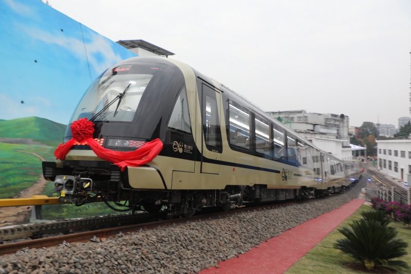 Kereta rel roda gigi pertama Tiongkok dengan hak kekayaan intelektual independen lengkap meluncur dari jalur produksi di Ziyang