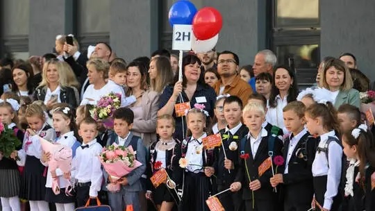 Oleh karena itu menurut Putin akan baik bagi pelajar Rusia untuk belajar bahasa Mandarin dan bahasa Asia lainnya tanpa mengabaikan “vektor interaksi lain” dengan dunia