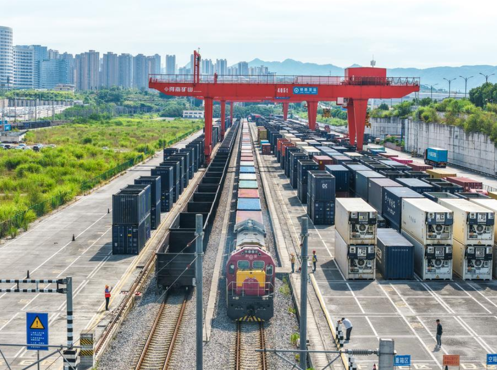 Tiongkok Tetapkan Target Pengembangan Jaringan Logistik Tahun 2030