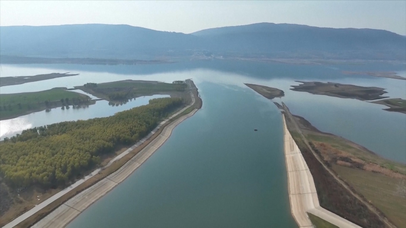 Proyek pengalihan air terbesar di dunia ini mengalihkan air dari Sungai Yangtze untuk memenuhi kebutuhan air di wilayah kering di utara melalui rute timur