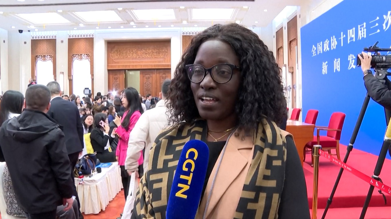 Konferensi pers itu mempertemukan banyak jurnalis dari luar daratan Tiongkok