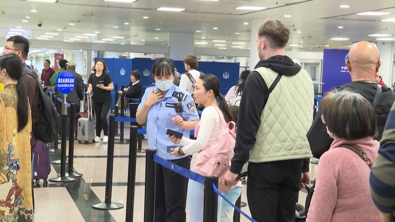 Perluasan kebijakan bebas visa ini diharapkan dapat memberikan lebih banyak pilihan bagi warga negara asing yang bepergian dan berbisnis di Tiongkok