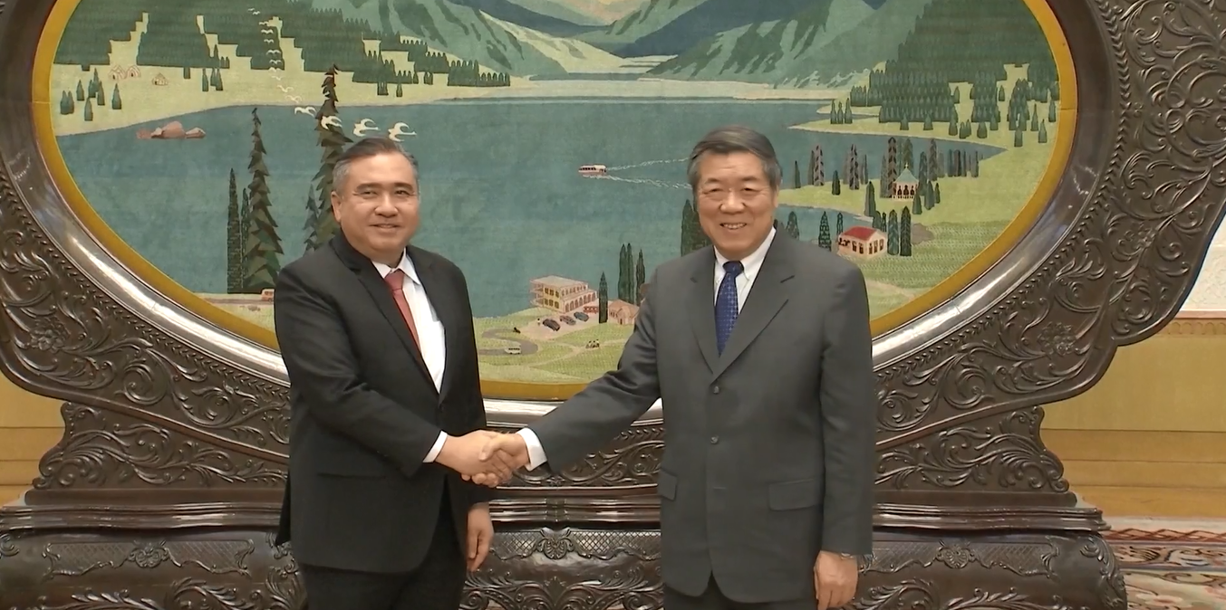 Wakil Perdana Menteri Tiongkok Bertemu dengan Menteri Perhubungan Malaysia