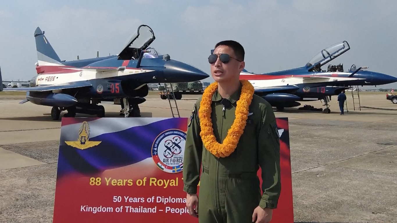 Tim Aerobatik 'Bayi' akan melakukan satu sesi pelatihan adaptasi yang diikuti oleh dua pertunjukan penerbangan resmi