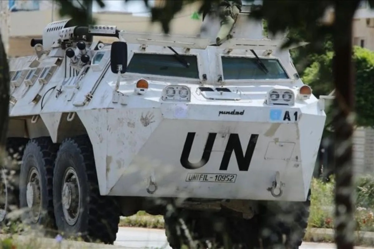 Informasi itu menyatakan dua pasukan penjaga perdamaian asal RI terluka setelah tank Israel jenis Merkava menembakkan senjatanya ke menara observasi di markas UNIFIL