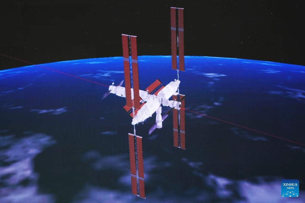 Pesawat ruang angkasa berawak Shenzhou-15 Tiongkok berhasil berlabuh dengan kombinasi stasiun ruang angkasa pada Rabu pagi