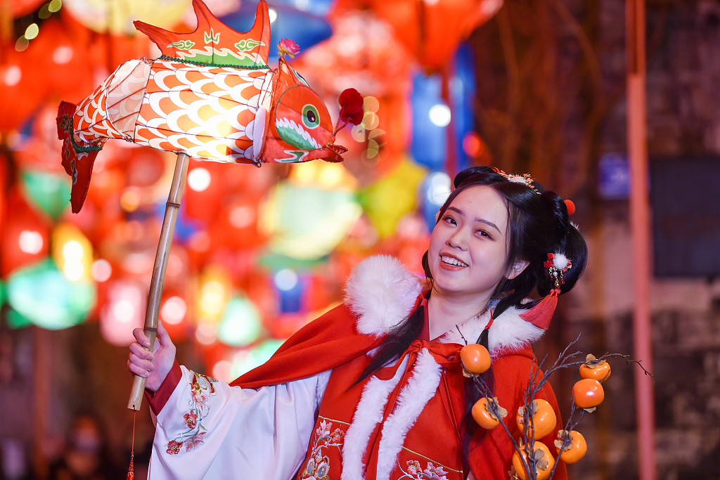 Tanggal 5 Februari adalah hari ke-15 bulan pertama penanggalan lunar Tiongkok