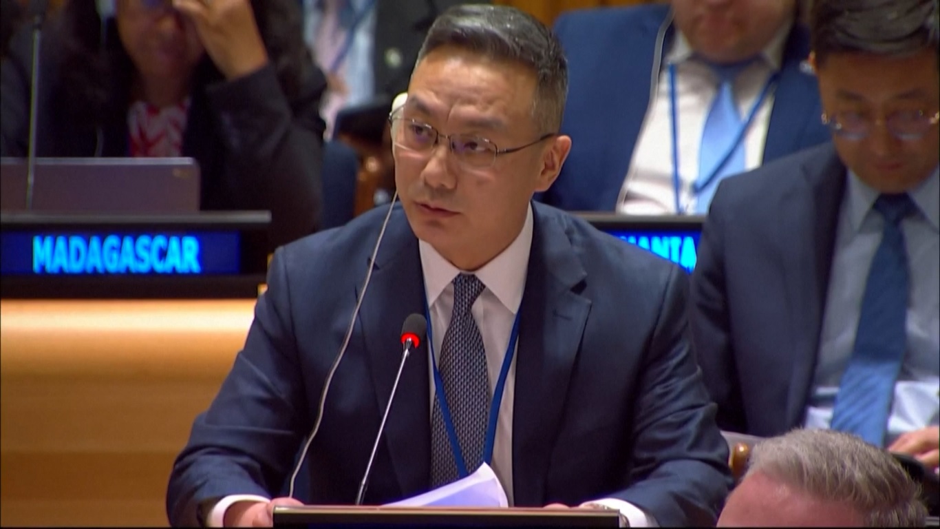 Ia menyerukan kepada masyarakat internasional untuk menegakkan prinsip solidaritas dan kerja sama yang saling menguntungkan untuk bersama-sama memerangi tantangan dan mempromosikan pembangunan bersama