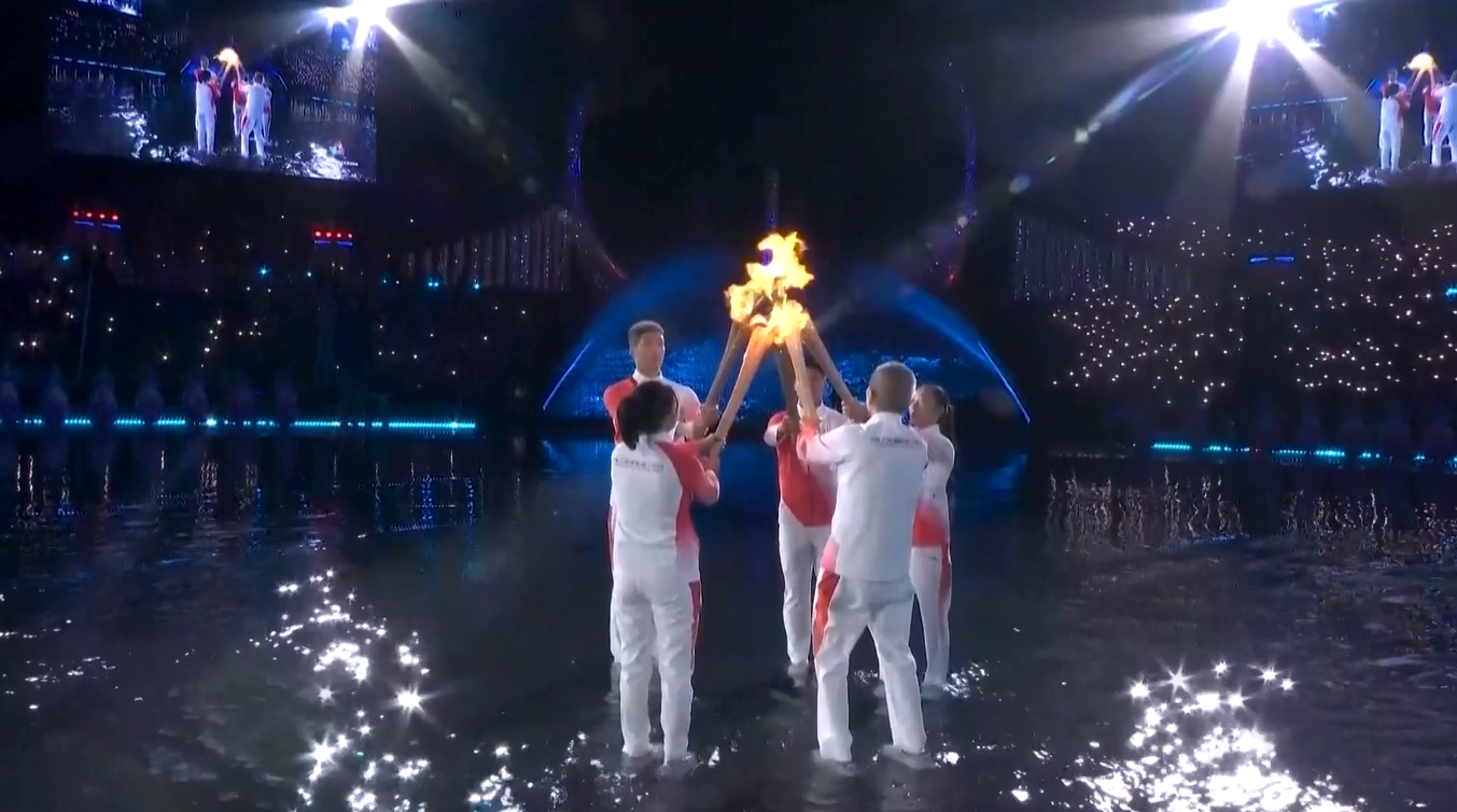 Pesta Olahraga Nasional Lintas Batas Pertama Tiongkok Resmi Dibuka dengan Kemegahan dan Persatuan