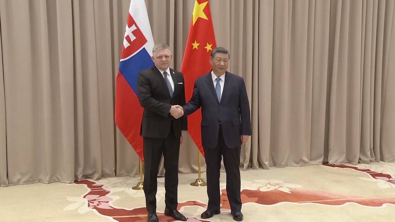 Xi menunjukkan bahwa mendorong pembangunan hubungan Tiongkok-Slovakia yang menyeluruh