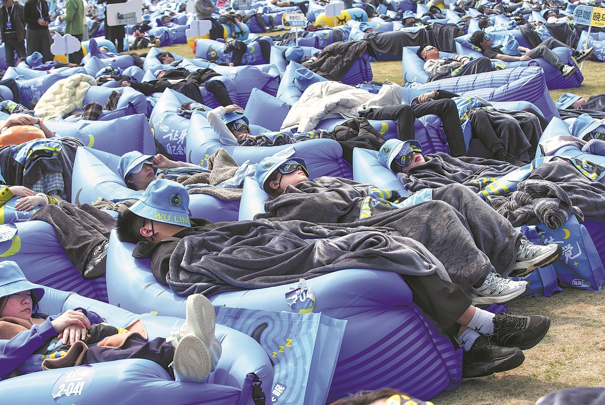 Para “Pemimpi Siang Hari” Menciptakan Ekonomi Istirahat Makan Siang