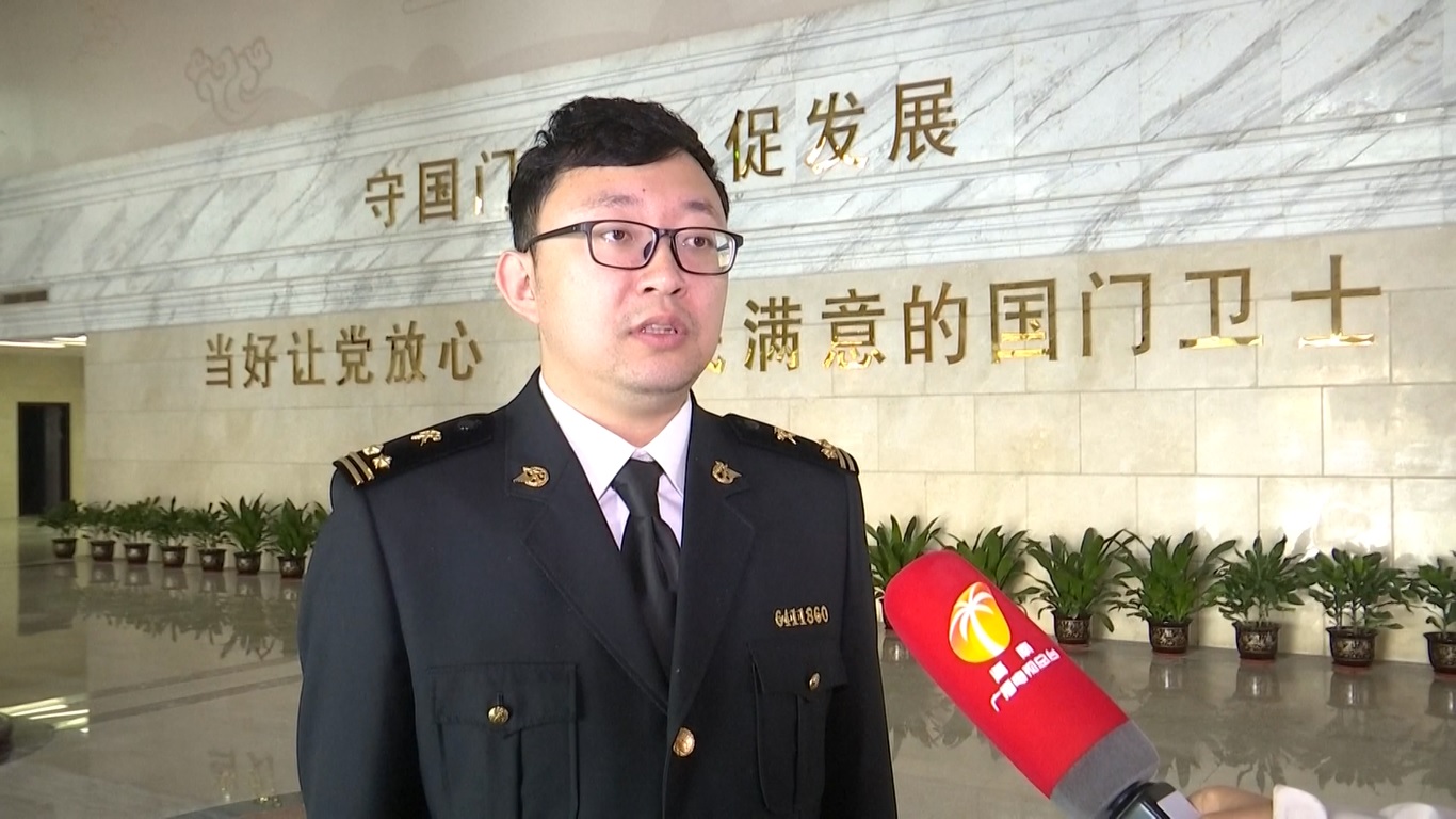 Terkenal dengan pantai-pantainya yang indah dan maraknya belanja bebas bea