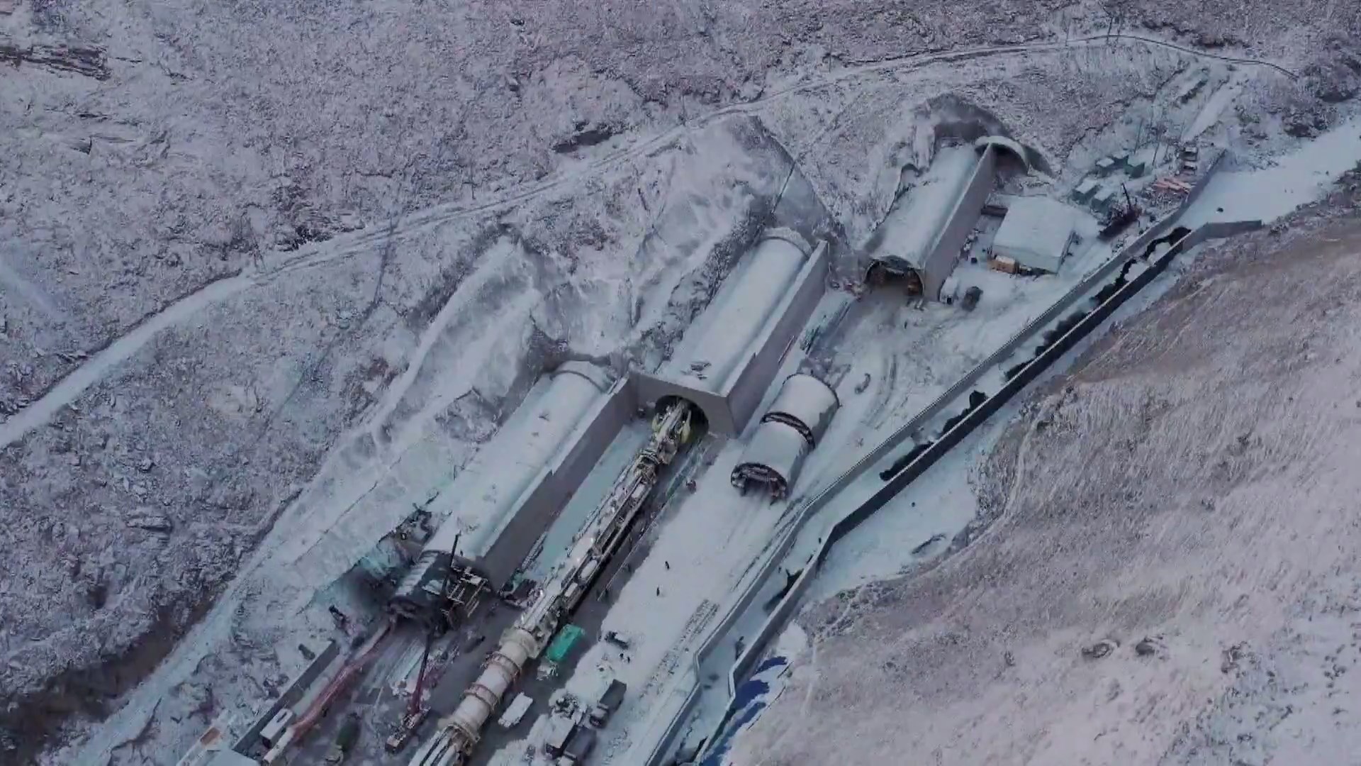 Terowongan Tianshan Shengli di Daerah Otonomi Uygur Xinjiang