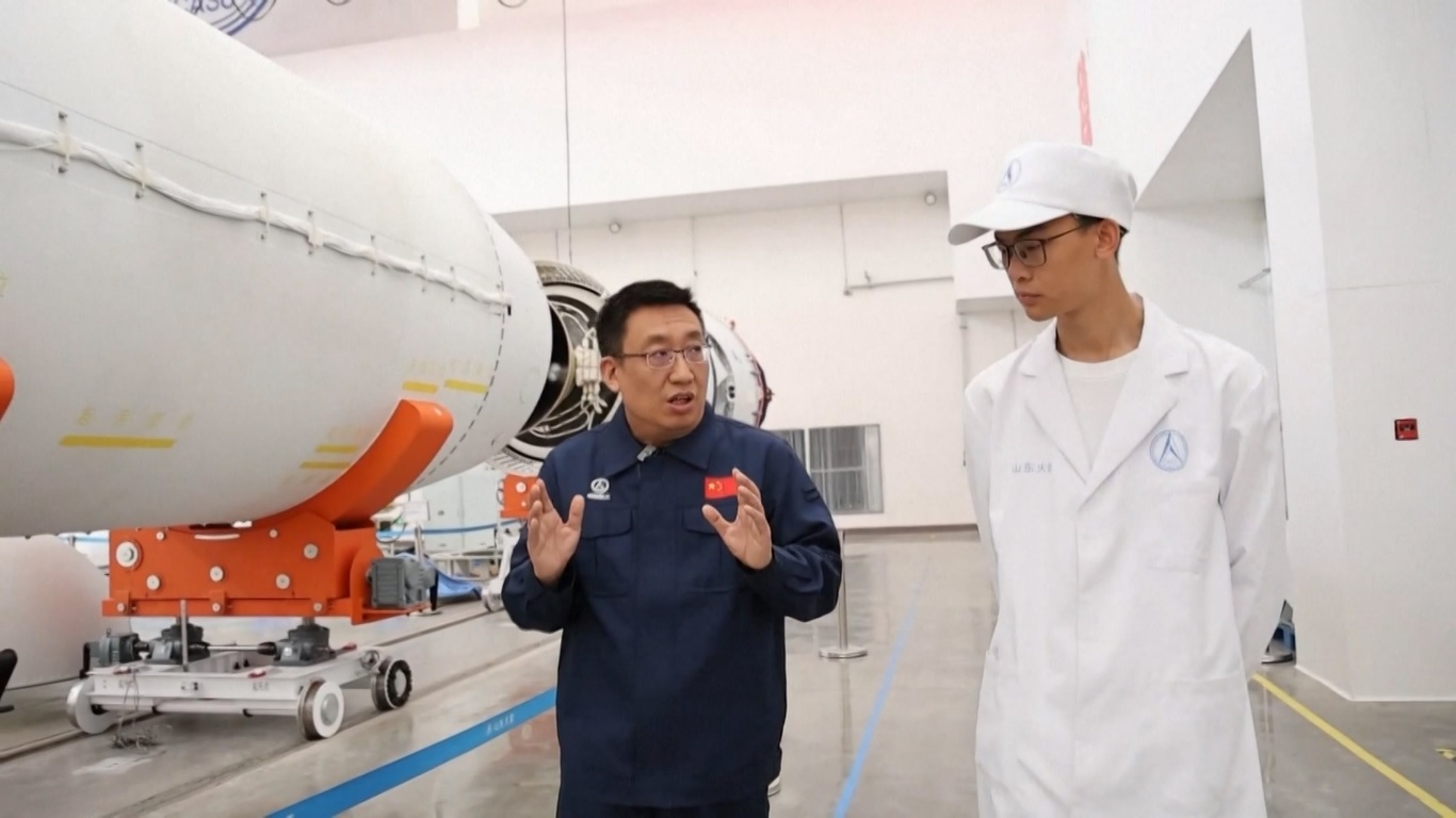 Dirancang untuk peluncuran di darat dan laut