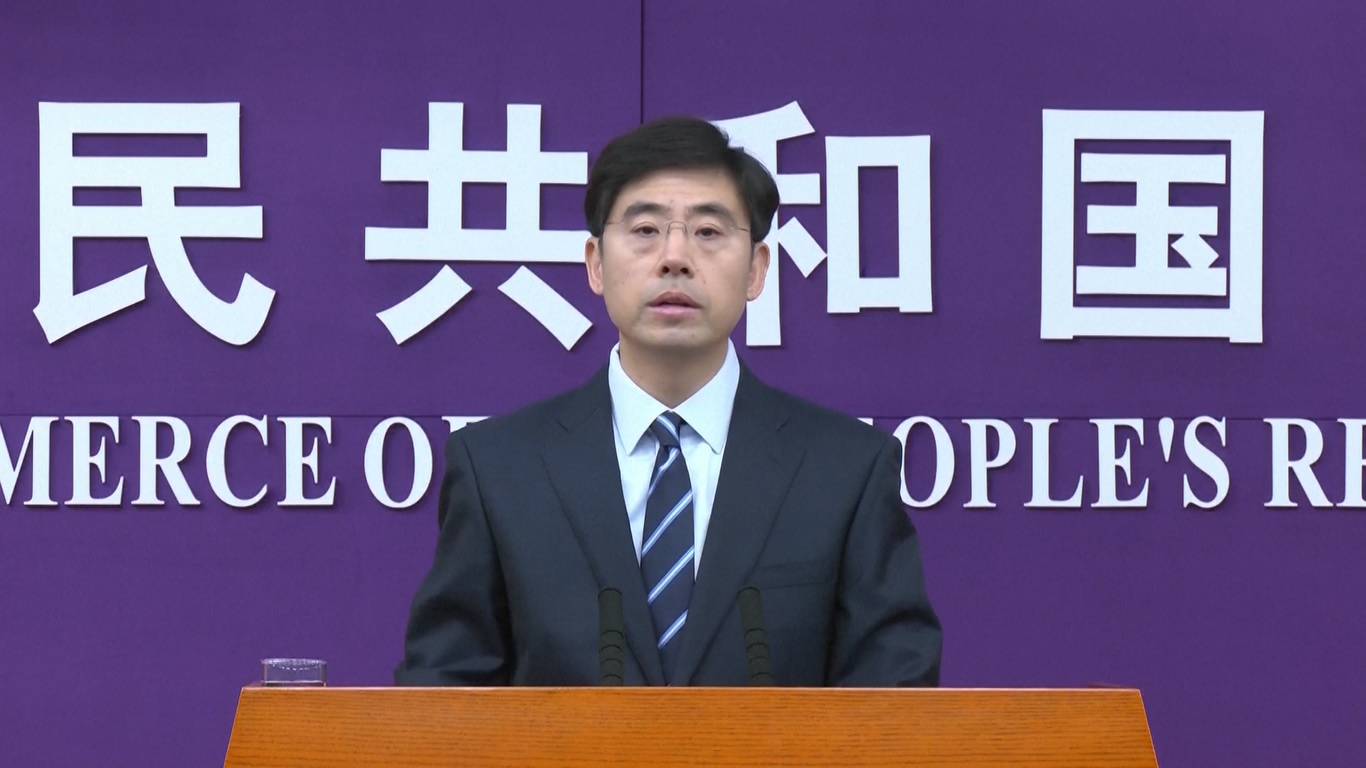 Berbicara dalam sebuah konferensi pers di Beijing