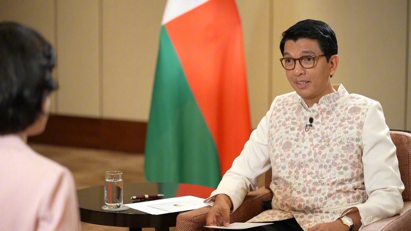 Rajoelina menyampaikan pernyataan tersebut dalam sebuah wawancara dengan China Central Television (CCTV) di Beijing