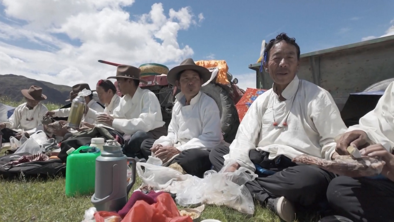 Festival yang diadakan saat panen hampir matang itu dirayakan secara luas di wilayah pertanian Tibet